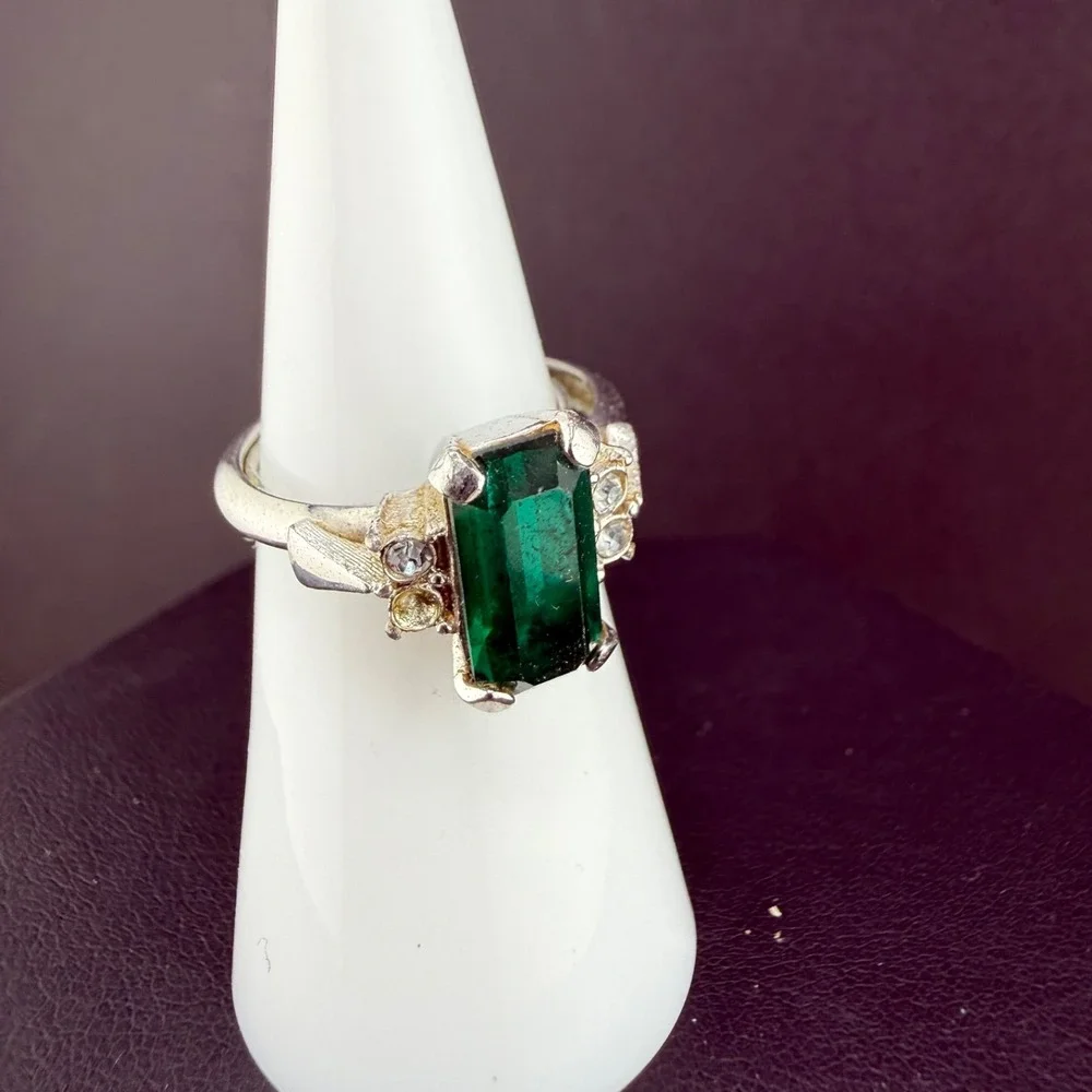 Vintage Avon Cocktail Ring Silver Tone Green READ Adjustable Size 6.5